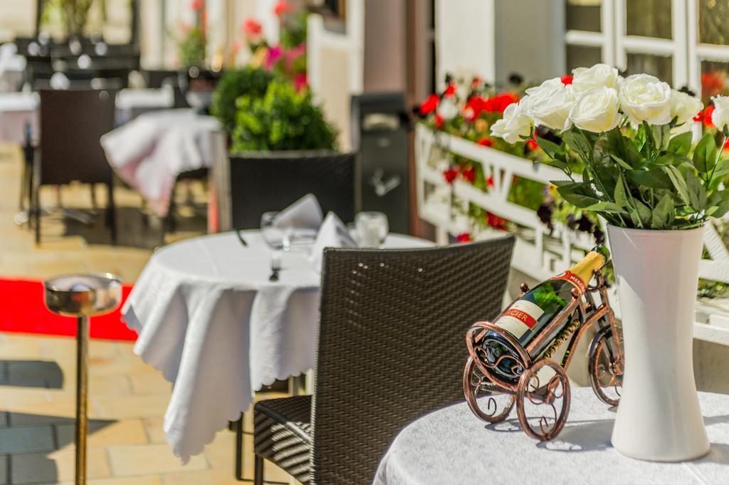 Hotel Absolue Renaissance Magny-Cours Zewnętrze zdjęcie