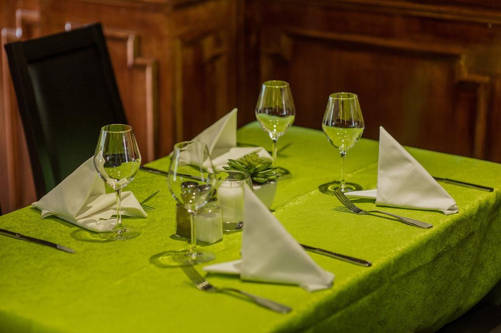 Hotel Absolue Renaissance Magny-Cours Zewnętrze zdjęcie