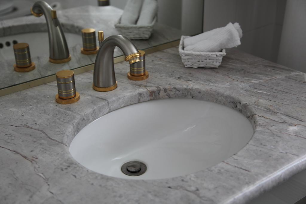 Hotel Absolue Renaissance Magny-Cours Zewnętrze zdjęcie